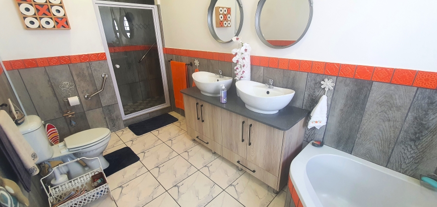 3 Bedroom Property for Sale in Sandy Point Western Cape
